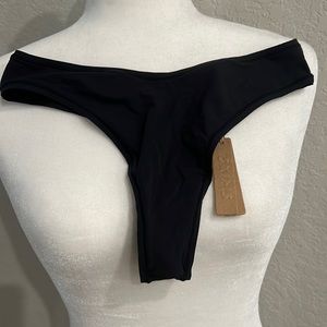 Skims L fits everybody thong color onyx nwt